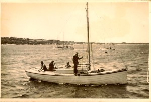 Robinson Bros on the Seaplane at Lady Barron wharf. 